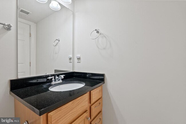 Building Photo - 1515 Regent Manor Ct
