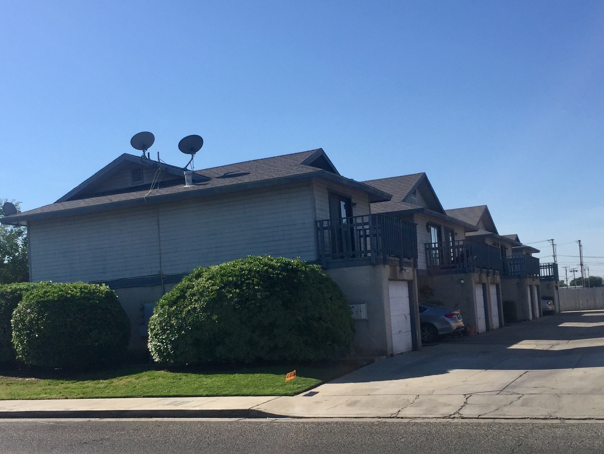 Building Photo - 757 W Putnam Ave