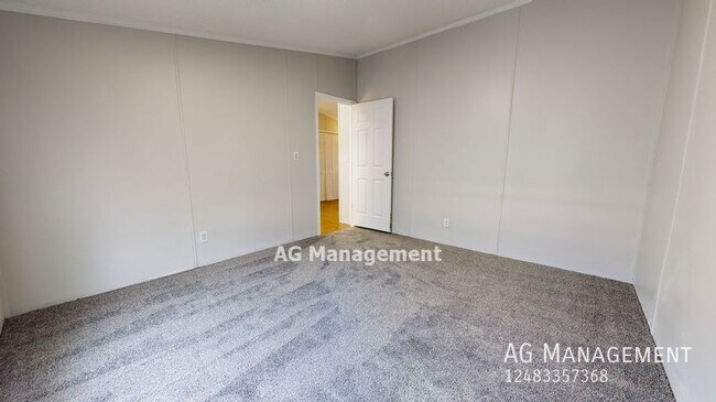 Building Photo - 45961 Jefferson Ave - Spacious & Stylish C...