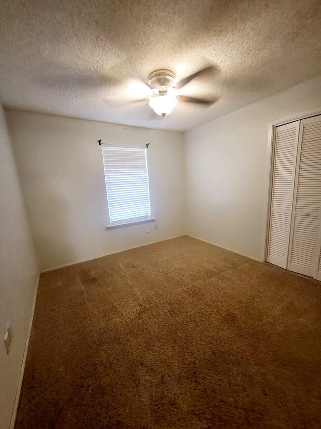 Building Photo - 4017 Eastridge Dr