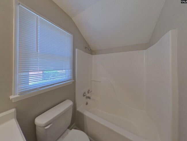 Building Photo - 116 Glenshannon Dr