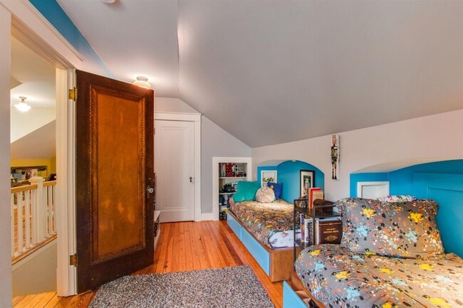 Building Photo - CHARMING RENOVATED TUDOR | WALK TO VANDERBILT & BELMONT