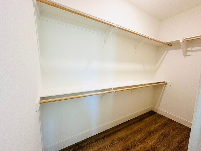Building Photo - 10964 Roble St