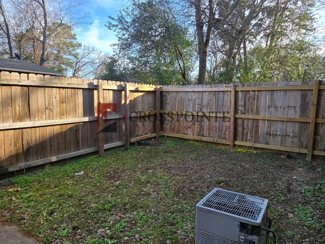 Building Photo - Schedule Your Tour Today! Newly Updated 2/1.5 Townhome in Longview