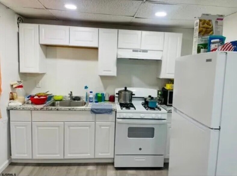 Building Photo - 20 S Bellevue Ave