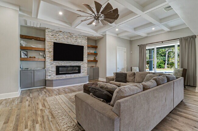 Building Photo - Private, Low Country Residence for Rent!