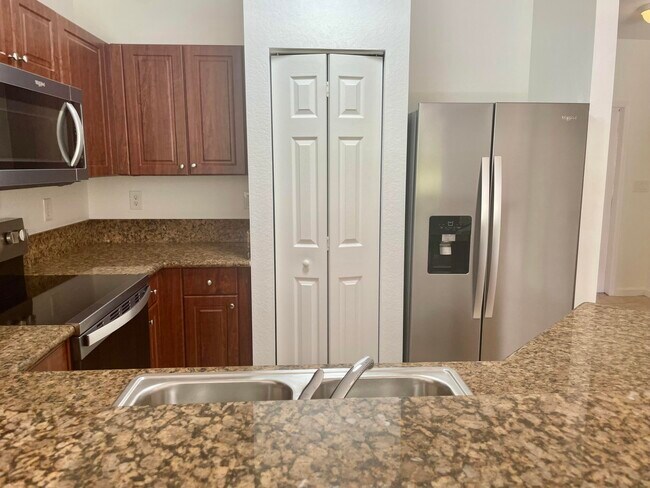 Building Photo - 5176 SE Mariner Garden Cir