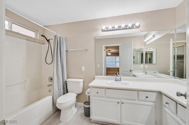 Building Photo - 350 S Durango Dr