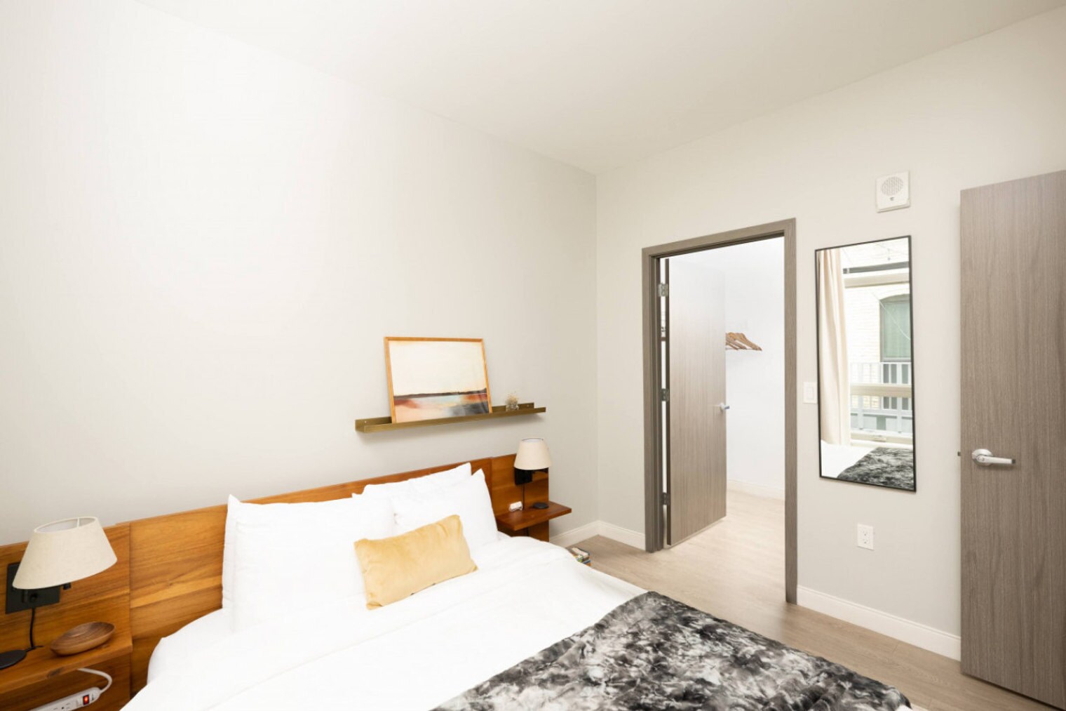 Building Photo - 211 W Mineral St