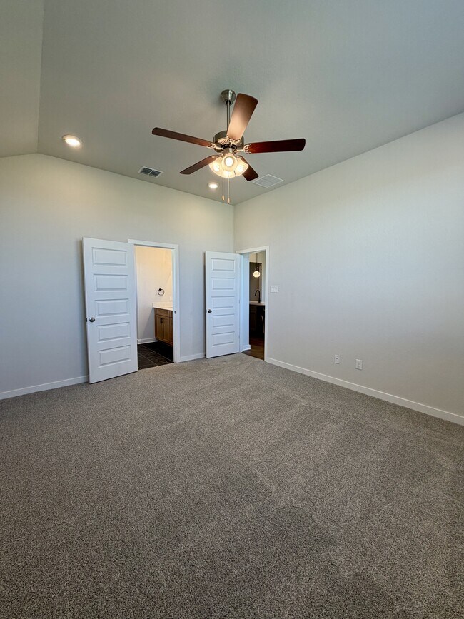 Building Photo - 14427 Inspiration Pt