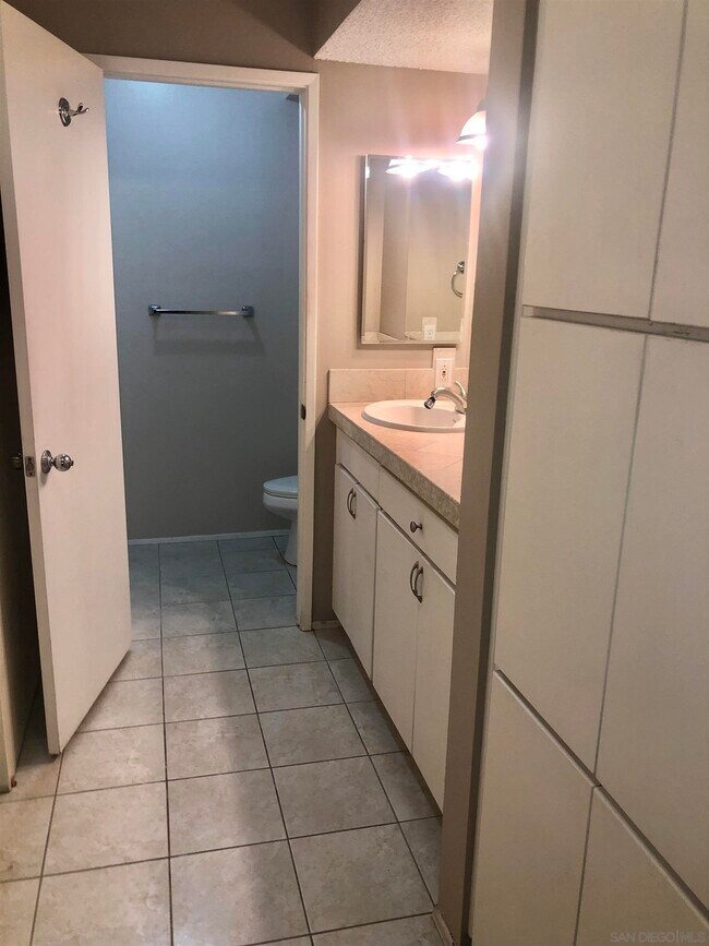 Building Photo - 5995 Dandridge Ln