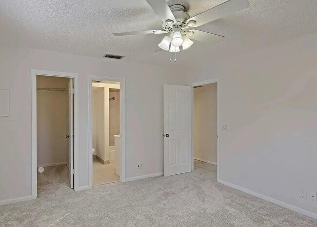 Building Photo - 9258 Green Meadows Way