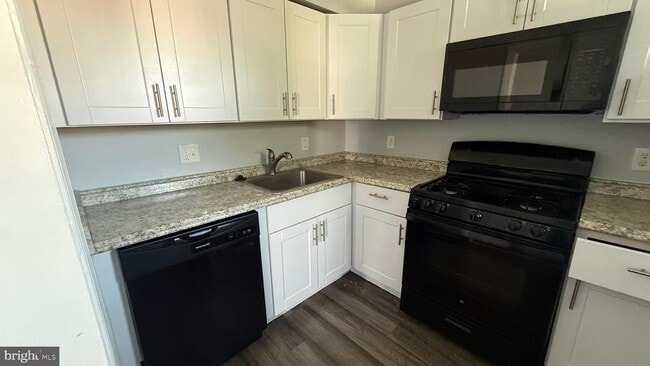 Building Photo - 6125 MacBeth Dr
