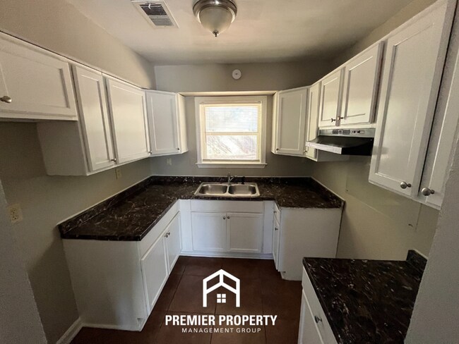 Building Photo - 4847 Daphne Rd