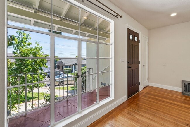 Building Photo - 135 Anza Way