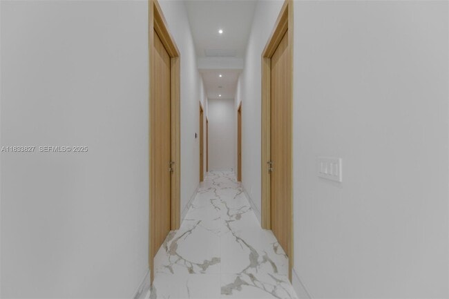 Building Photo - 635 SW 9th St