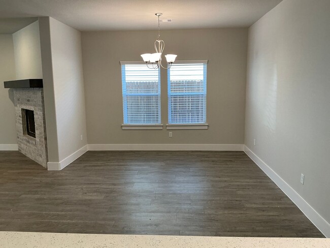 Building Photo - 4/2/2 GODLEY ISD - Two Story Home - Fireplace