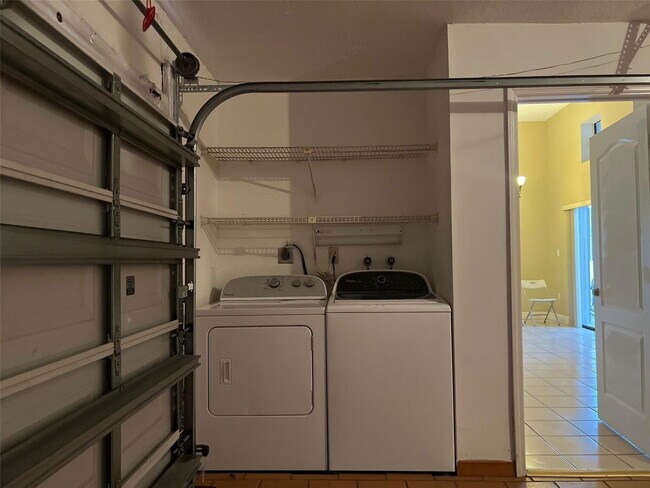 Building Photo - 619 SW 87th Pl