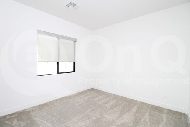Building Photo - 813 E Corral Rd