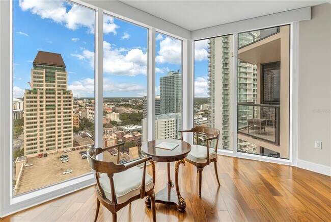 Building Photo - 1 Beach Dr SE