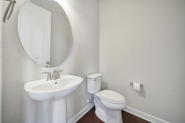Building Photo - Gorgeous 4 Bed 3.5 Bath Home with Basement...