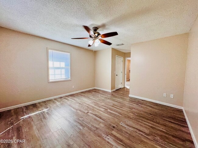 Building Photo - 163 Lauren Ln