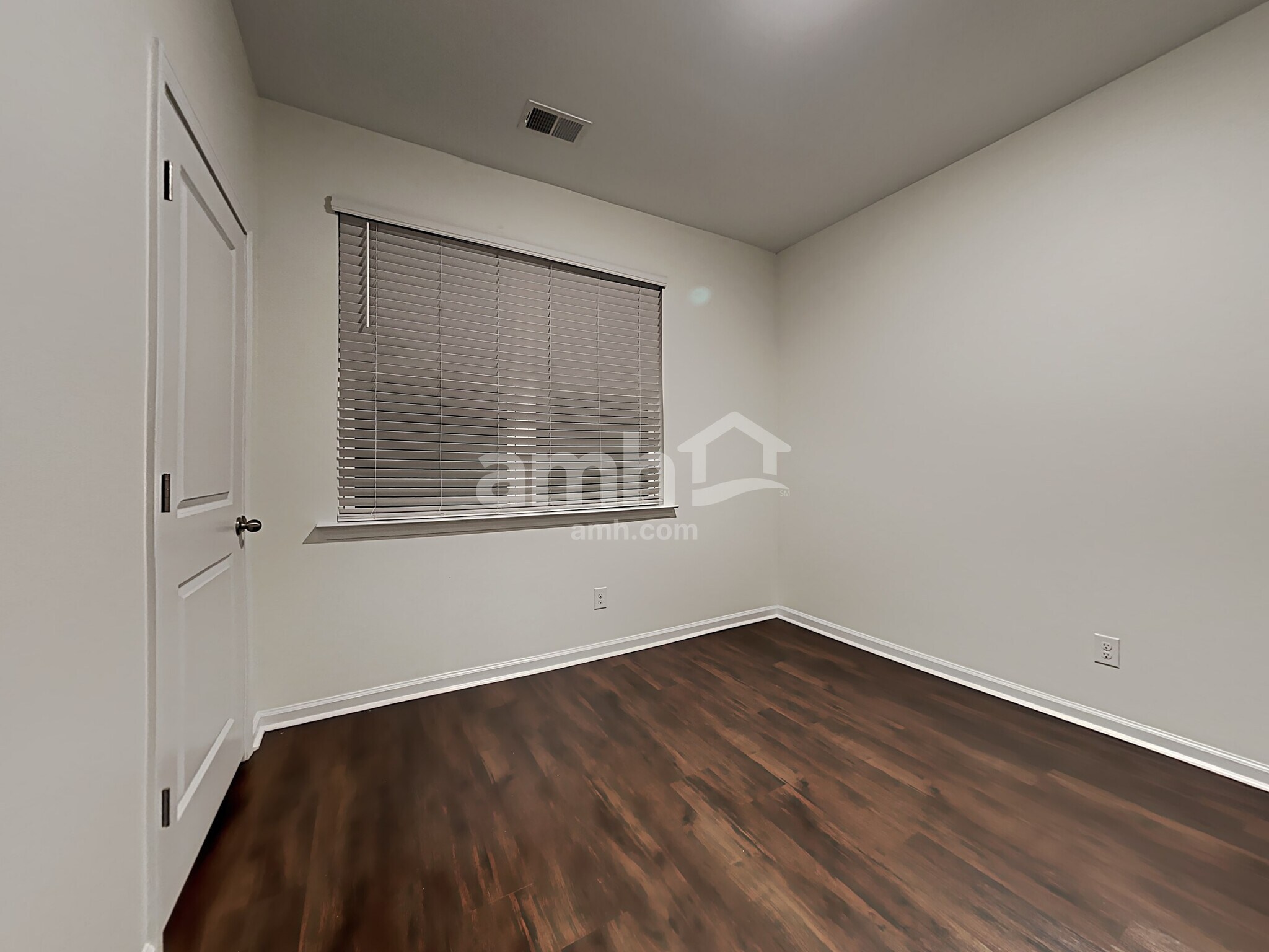 Building Photo - 275 Hogan Dr