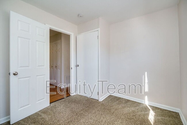 Building Photo - 9751 Marino Dr