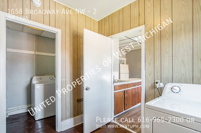 Building Photo - Available Now | 2 Bedroom 1 Bathroom in th...