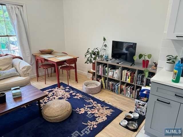 Building Photo - 19-23 W Main St