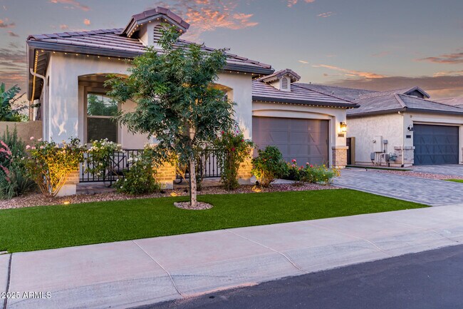 Building Photo - 2316 E Canary Dr