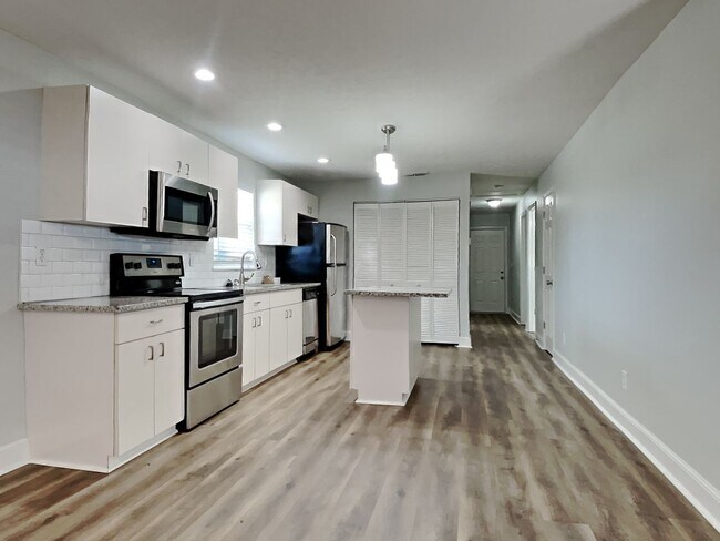 Building Photo - Beautiful 3 Bed 2 Baths Home in East Tampa!