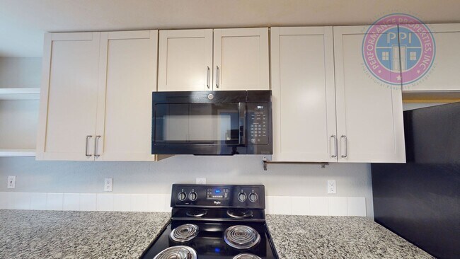 Building Photo - Updated Ranch, Large Fenced Backyard, 1 Pe...
