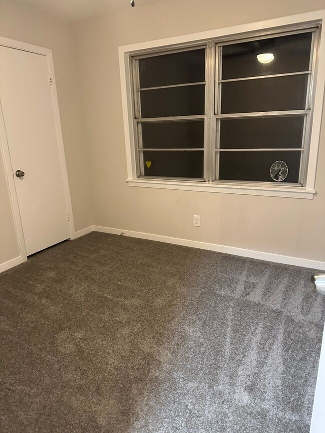 Building Photo - 119 Lakewood Dr