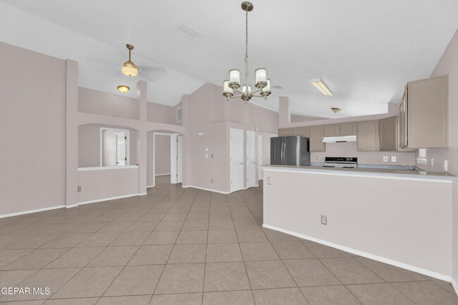 Building Photo - 11868 Oak Crossing Dr