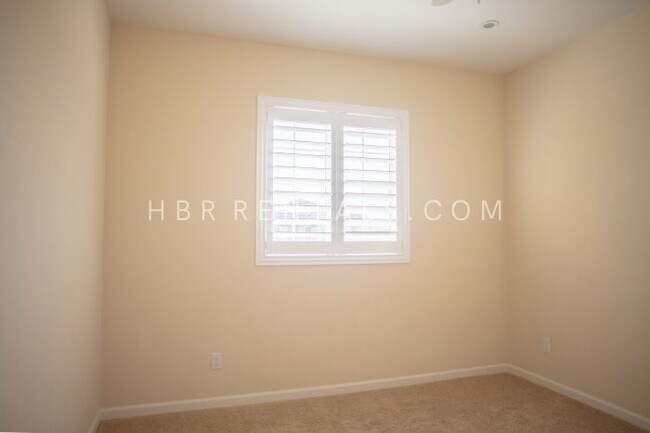 Building Photo - Questa Village - Mountain House- Spacious ...