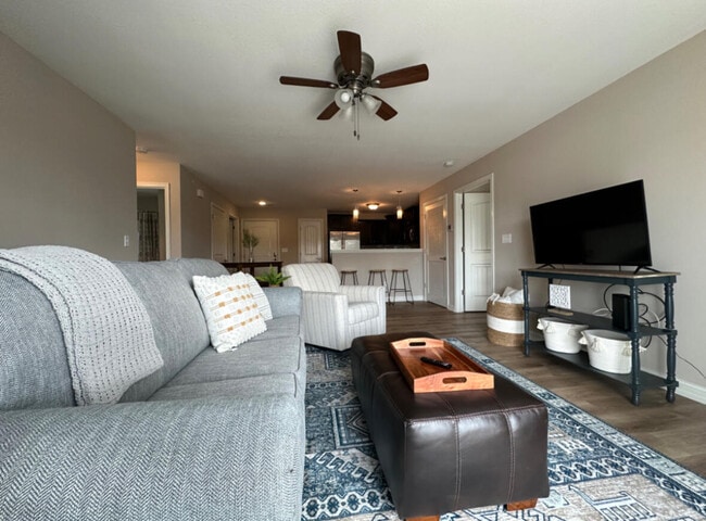 Building Photo - 2212 Chapel Hill Rd