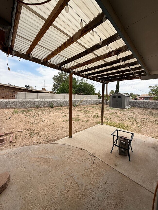 Building Photo - 2719 Topley Ave