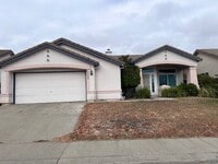 Building Photo - Single Story 3 Bedroom 2 Bathroom Home in ...