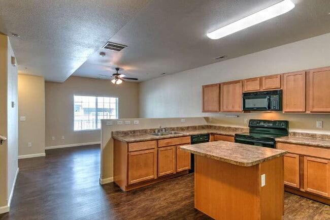 Building Photo - $1900 in Savings – Rent-Free December  // ...