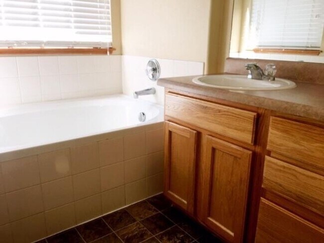 Building Photo - 7246 Moss Bluff Ct