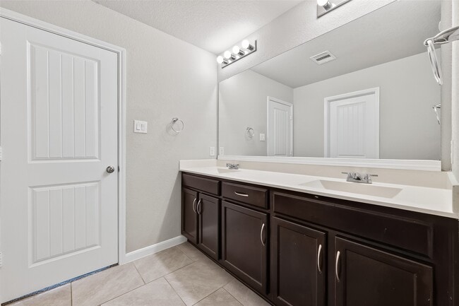 Building Photo - 3015 Lightles Manor Ct