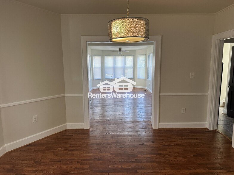 Building Photo - 3703 Parkside Dr