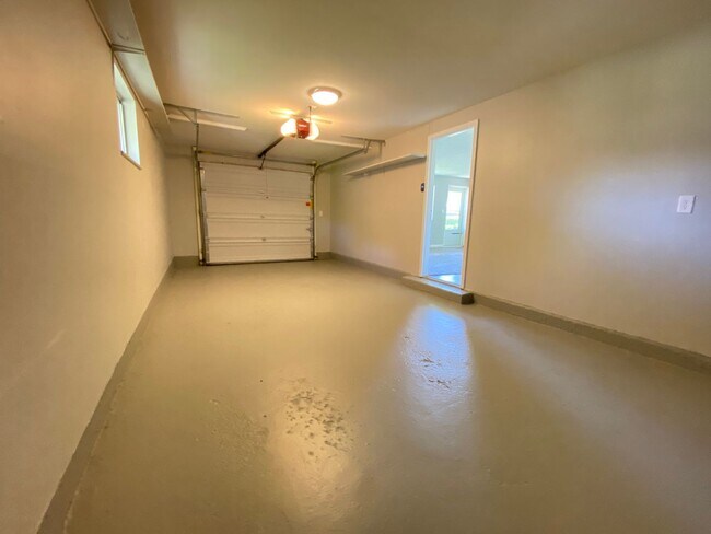 Building Photo - 301 Lesher Dr