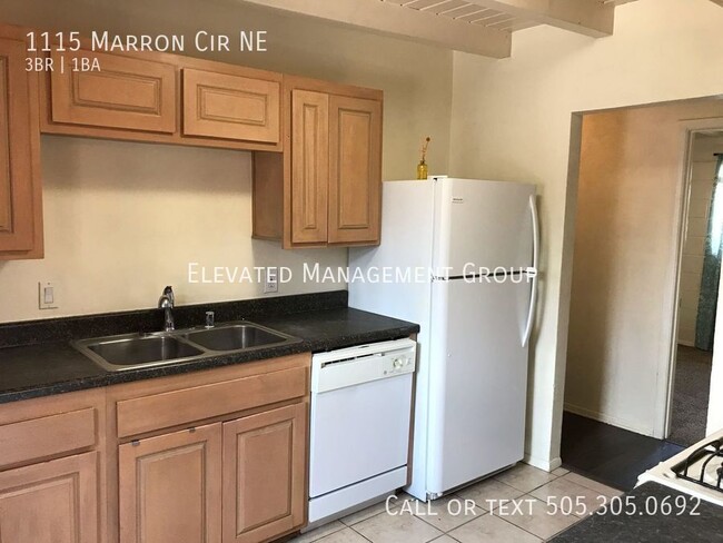 Building Photo - Nice 3 bedroom in Mesa Village. Great loca...