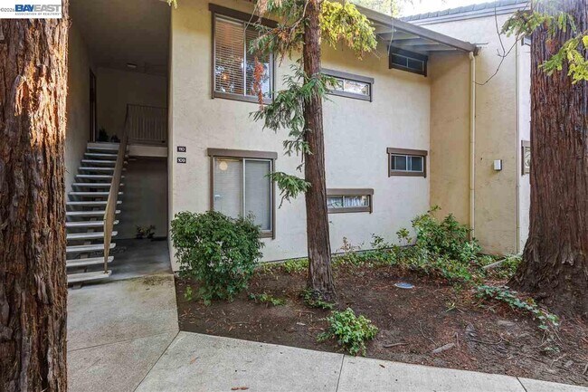 Building Photo - 2734 Oak Rd