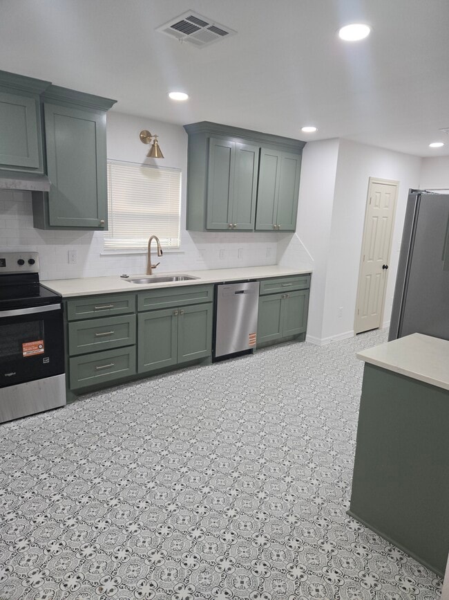 Building Photo - 415 N 23rd St