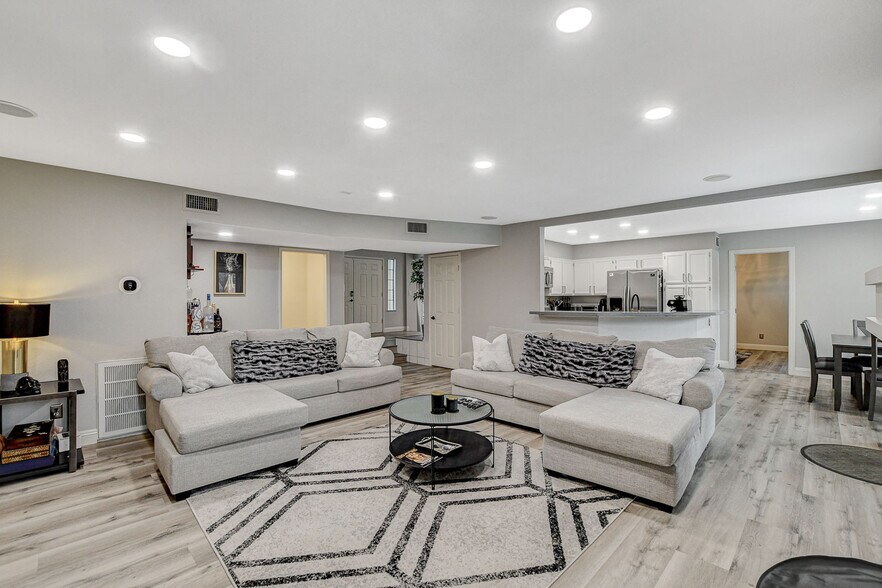 Building Photo - 2224 Lucerne Ct