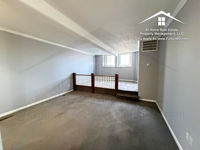 Building Photo - 808 Center St