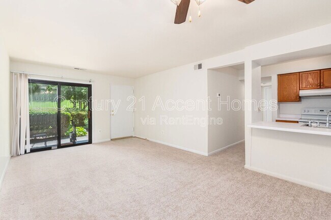 Building Photo - 5805 Royal Ridge Dr